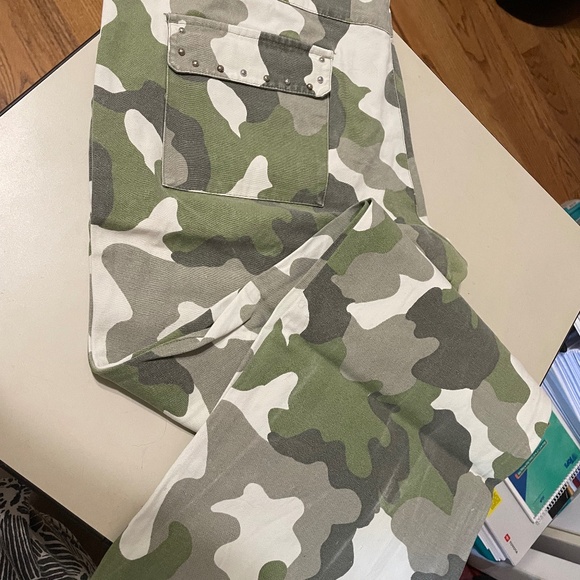 Old Navy Jeans - Size 10 - Camo - Picture 1 of 4